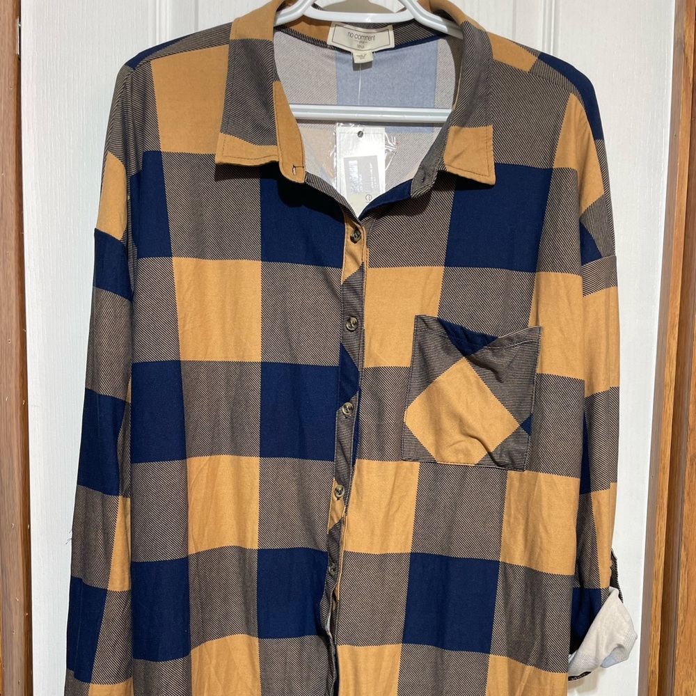 No comment plus. Long sleeve plaid. NWT